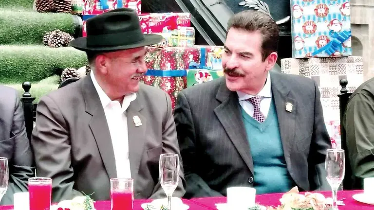 El gobernador Humberto S&aacute;nchez y el alcalde Manfred Reyes Villa durante un acto, este 5 de enero./ MELISSA REVOLLO