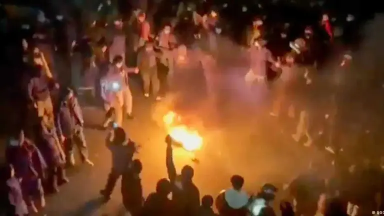 Protestas en Ir&aacute;n. DW