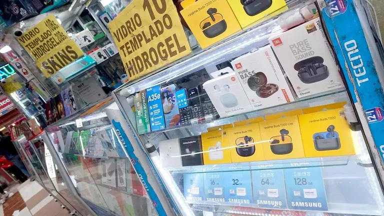 Los celulares y computadoras podr&aacute;n ser importados con arancel cero a Bolivia./ APG