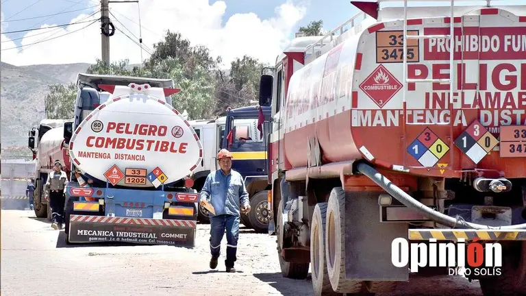 Foto referencial de cisternas que transportan di&eacute;sel y gasolina./ DICO SOL&Iacute;S
