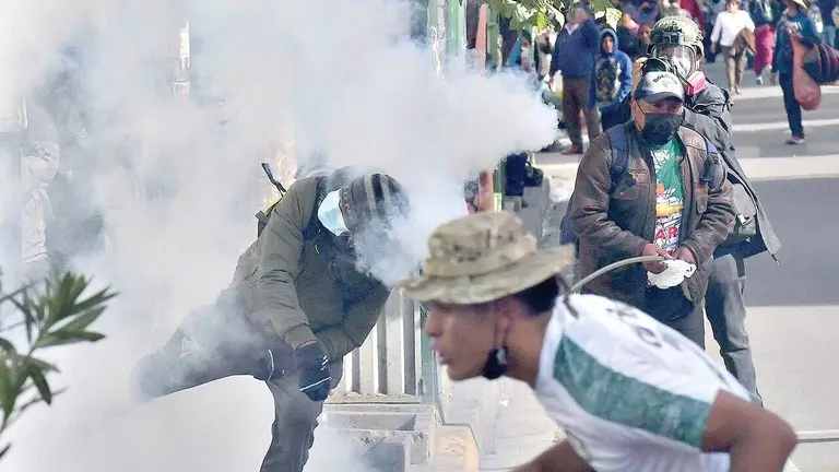 Los afiliados a la COB utilizaron dinamita en la &uacute;ltima movilizaci&oacute;n en la ciudad de La Paz./ APG