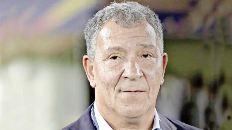 Ten Cate, m&aacute;ximo estratega de Surinam./ FACEBOOK