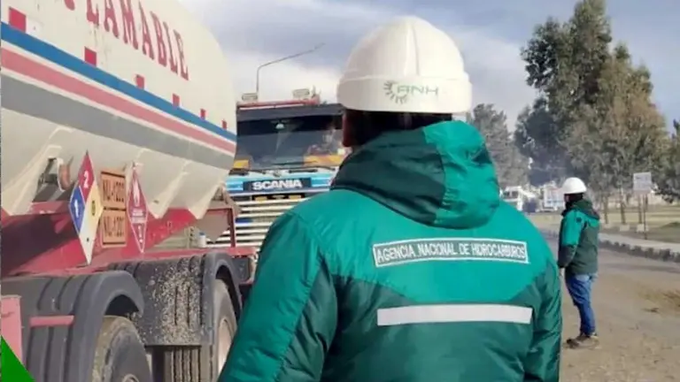 Funcionarios de la ANH realizan inspecciones de carguío de combustible./ ANH