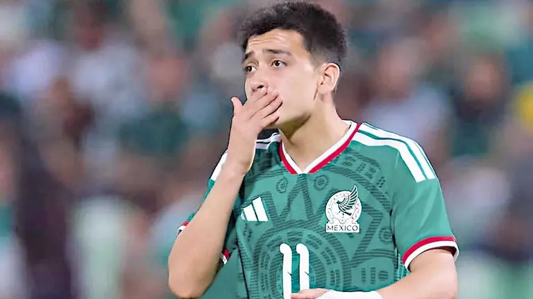 Gilberto Mora se lesion&oacute;./ RECORD