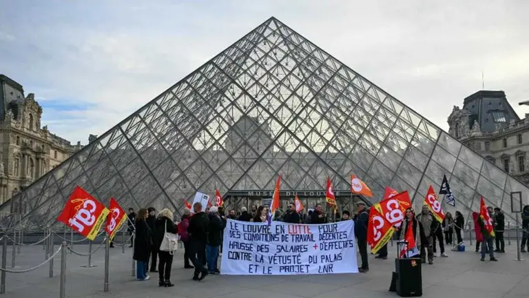 Trabajadores del parisiense Museo del Louvre en huelga?Veracruz
