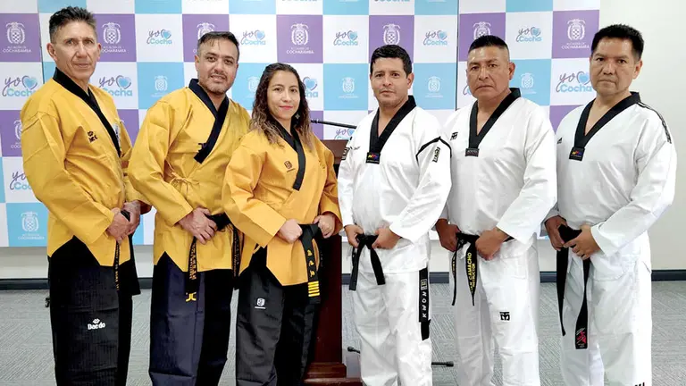 : Taekwondistas se preparan para el campeonato del s&aacute;bado./DICO SOL&Iacute;S.