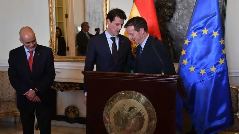 Representantes de la UE y Bolivia anuncian la firma de acuerdos. APG