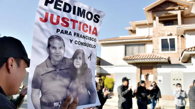 Protesta de familiares de Francisco Velasco y Mar&iacute;a Consuelo Jord&aacute;n exigiendo justicia, 2023./NO&Eacute; PORTUGAL