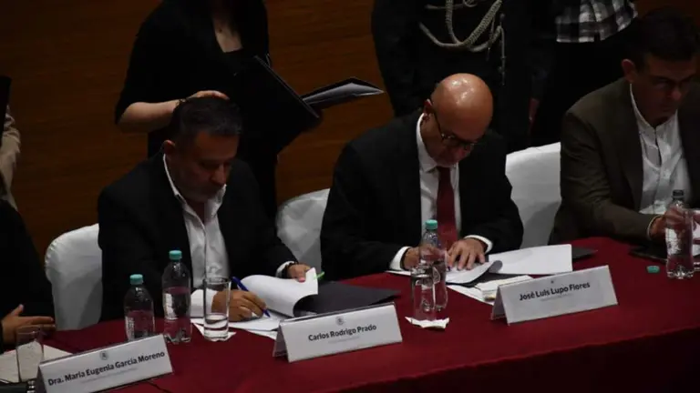 El Gobierno firma una &lsquo;alianza hist&oacute;rica&rsquo; con seis universidades para implementar la &lsquo;ciudan&iacute;a digital&rsquo;. APG