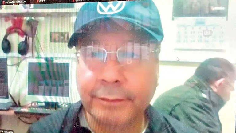 El expresidente Luis Arce particip&oacute; de la audiencia de manera virtual./ERBOL