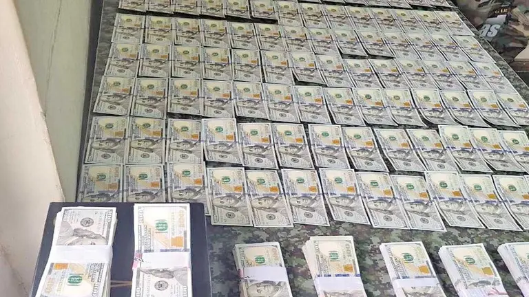 Secuestran los billetes falsificados./ CORTES&Iacute;A