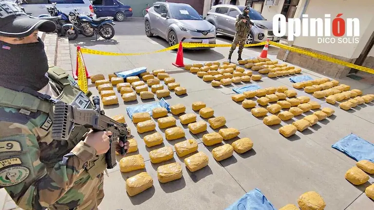 Los paquetes secuestrados en el operativo realizado en el camino a Morochata./ DICO SOL&Iacute;S