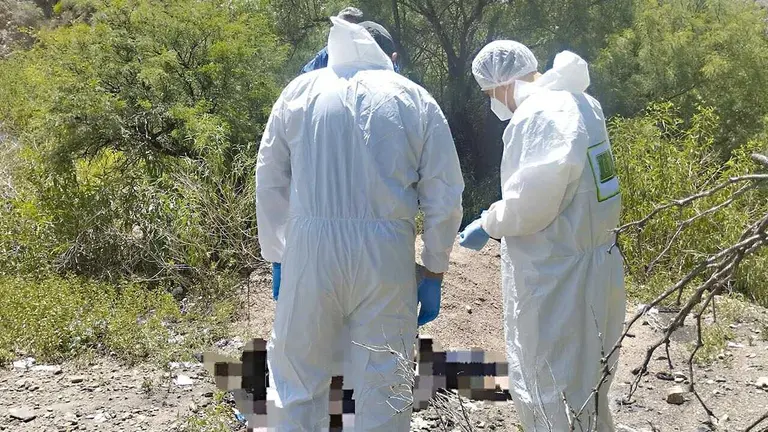 Encuentran muerto a un hombre en el kil&oacute;metro 51 de la v&iacute;a que conecta Cochabamba &ndash; Oruro./ CORTES&Iacute;A
