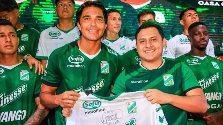 Hincha paga Bs 40.000 por la camiseta de Marcelo Martins. URGENTE.BO