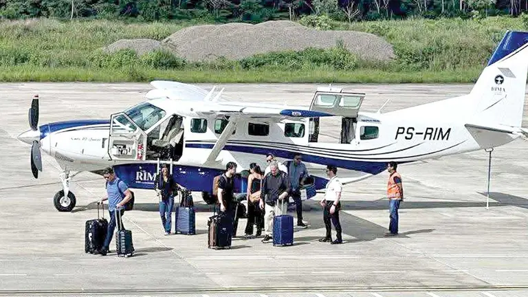 Foto referencial de una avioneta en un aeropuerto de Beni./ INFO AMAZ&Oacute;NICO