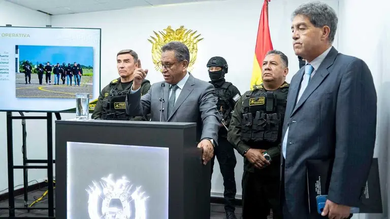 El ministro de Gobierno, Marco Antonio Oviedo, da detalles de la captura de Sebastián Marset./ ABI