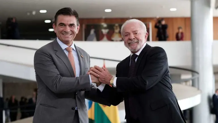 El presidente, Rodrigo Paz, y su hom&oacute;logo, Luiz In&aacute;cio Lula da Silva. RODRIGO PAZ PEREIRA