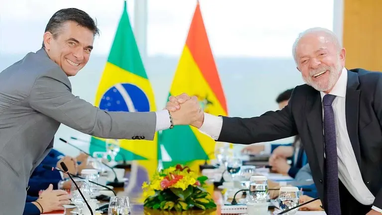 El presidente, Rodrigo Paz, y su homólogo, Luiz Inácio Lula da Silva./ DIRCOM BOLIVIA