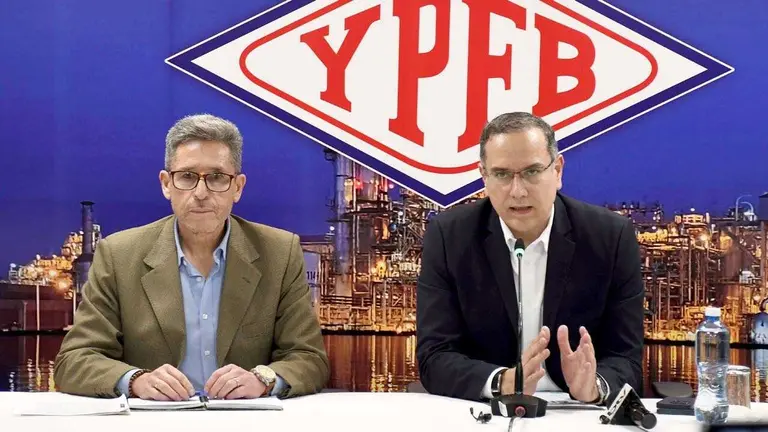 El presidente de YPFB, Yussef Akly, en conferencia de prensa./ APG