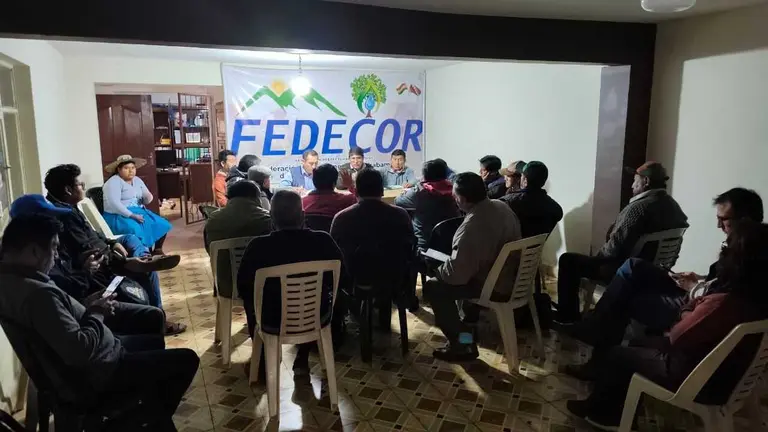 La reuni&oacute;n sostenida con los regantes, este 25 de marzo. SECRETAR&Iacute;A DE MEDIO AMBIENTE Y RECURSOS H&Iacute;DRICOS