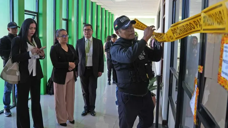 Desprecintan oficina del magistrado asesinado. FISCAL&Iacute;A