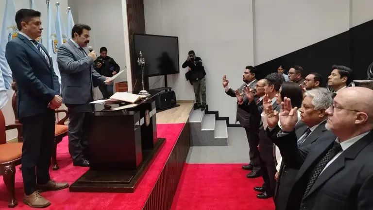 El juramento del nuevo gabinete municipal de Cochabamba, este 5 de mayo. OPINI&Oacute;N