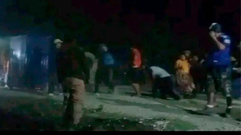 11 d&iacute;as de bloqueo en el norte de La Paz: interculturales y vecinos de Caranavi se confrontan./ URGENTE.BO