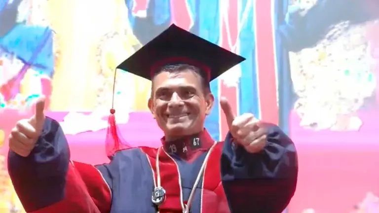 Rodrigo Paz recibe el t&iacute;tulo de Doctor Honoris Causa en la UPEA./ URGENTE.BO