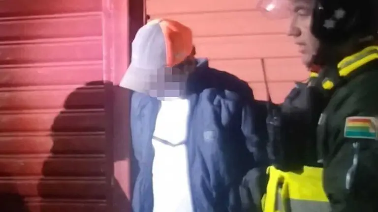 Detienen a hombre presuntamente implicado en el robo a una comerciante. CORTES&Iacute;A
