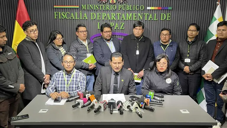 Fiscales brindan conferencia de prensa. FISCAL&Iacute;A
