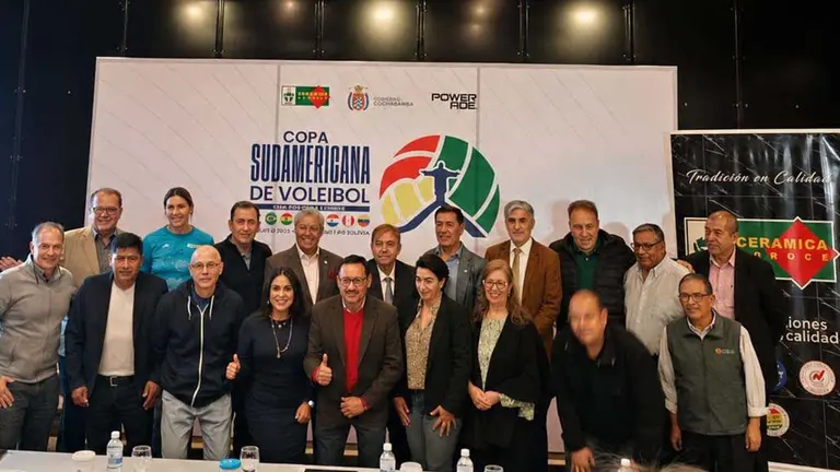 Lanzamiento de la Copa Sudamericana de Voleibol en Cochabamba. FB CER&Aacute;MICA COBOCE