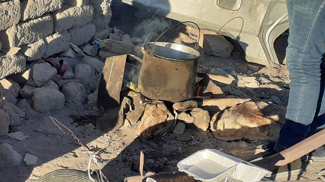 Una cocina improvisada en Colchane, Chile, en días pasados. JUAN JOSÉ ATOCHA