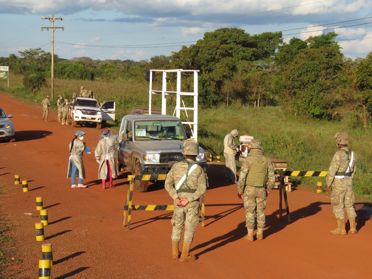 Militares del RC2 controlan el ingreso al pueblo Crédito: Alcaldía de San Joaquín