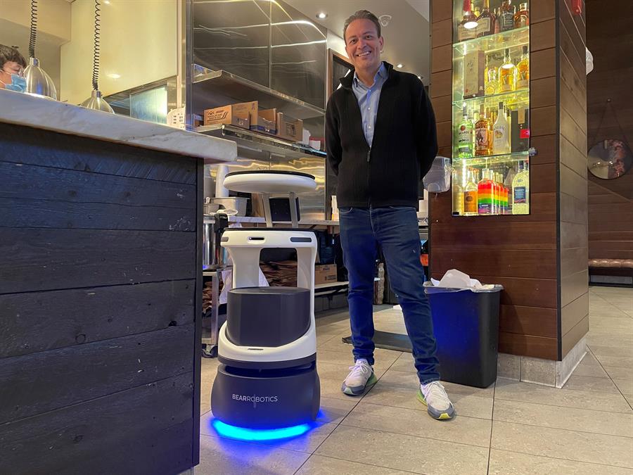 El robot mesero de Bear Robotics. EFE