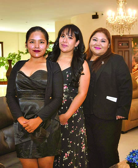 15 Noelia mendo,jessmin selaya, Melissa Linarez.