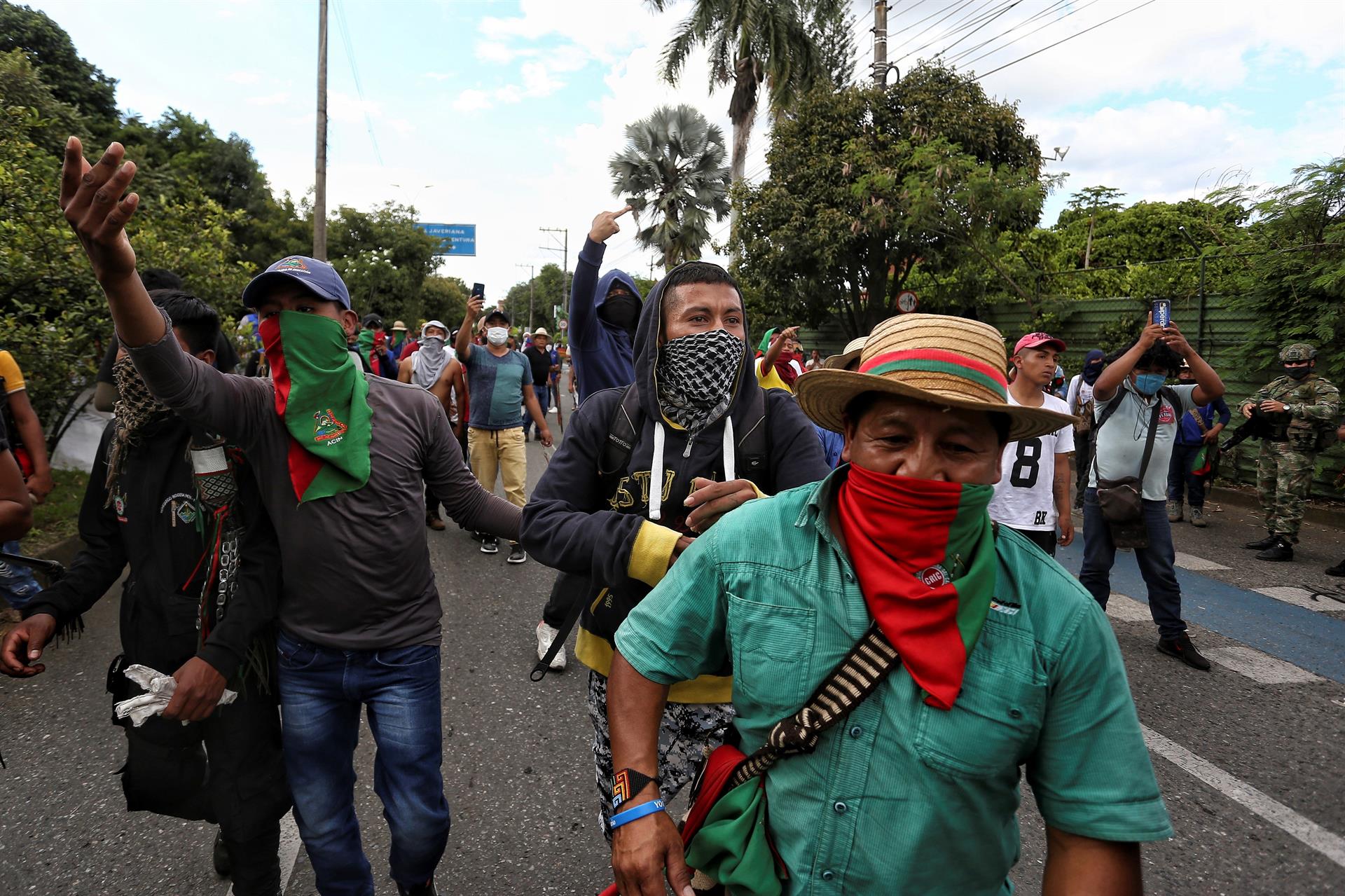 Varios heridos en choques entre civiles armados contra indígenas en Cali