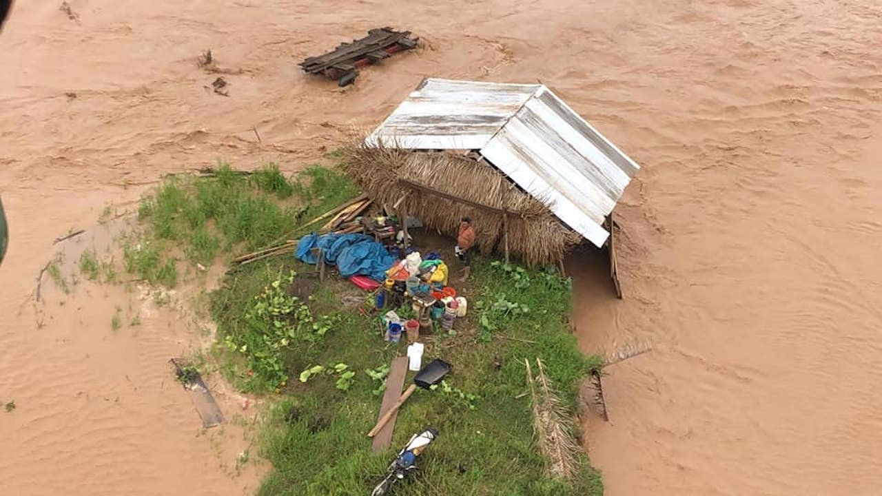 Una imagen de las inundaciones en Santa Cruz, donde fueron rescatadas dos personas y un can. Facebook Eduardo del Castillo