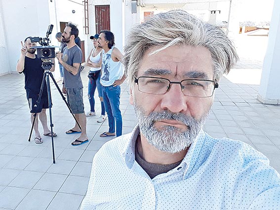 El actor del filme boliviano posa detrás de cámaras.         CORTESÍA