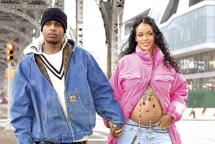 La cantante Rihanna junto a su pareja, durante su primer embarazo.                     FOTOS- VOGUE-TWITTER