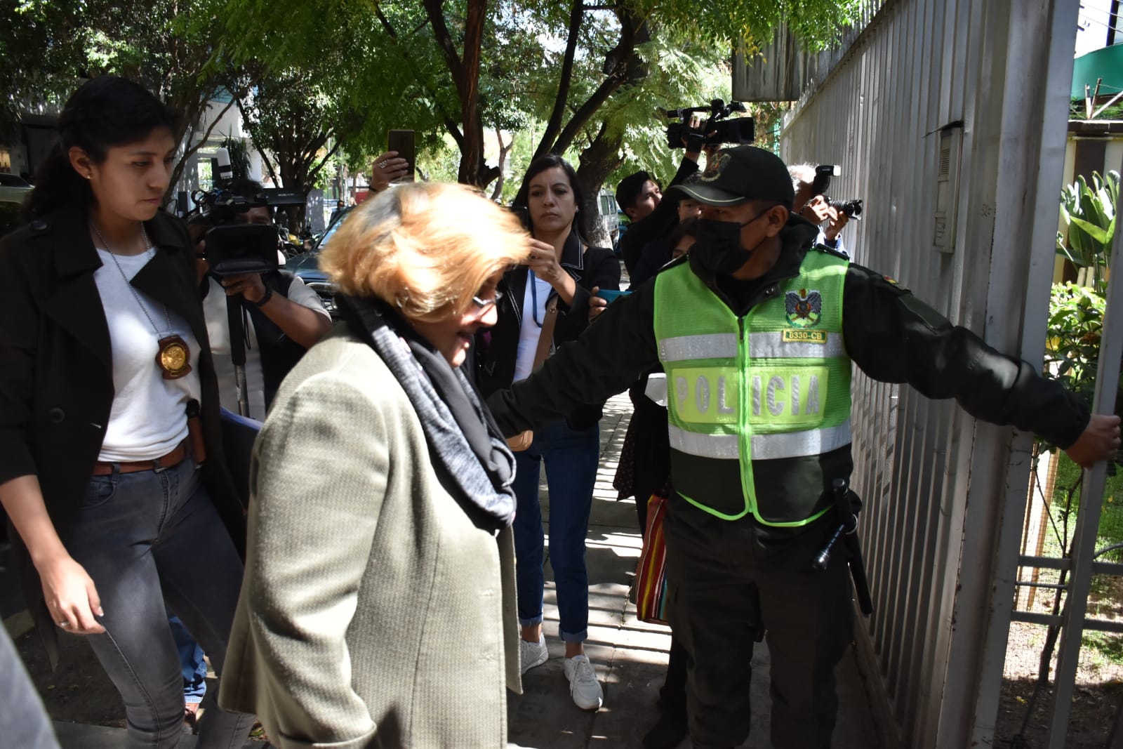 El equipo de la CIDH, a su llegada a la Defensoría del Pueblo en Cochabamba. NOÉ PORTUGAL