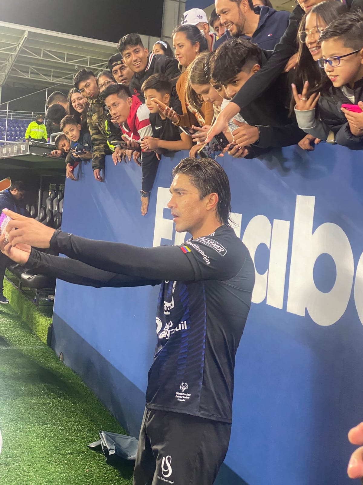Selfies, gol y alegría: Martins suma fans ecuatorianos tras anotar ante el Delfín
