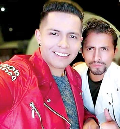 Carlos Alberto y su hermano Israel Alejandro, vocalistas y músicos en La Dosis Perfecta.  / FACEBOOK LA DOSIS PERFECTA