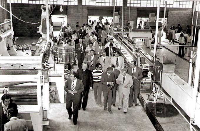 Foto de la inauguración de Industrias Del Valle, en 1974. /  CORTESÍA