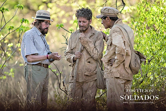 El director Jorge Sanjinés en la producción del filme./ FUNDACIÓN GRUPO UKAMAU