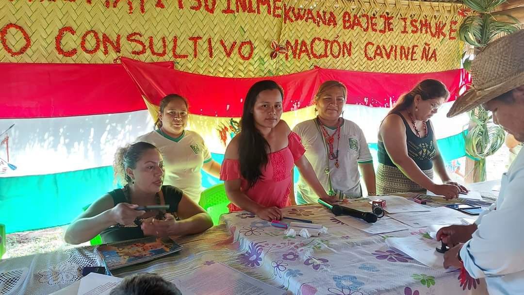 Mendoza junto a otras mujeres indígenas en un curso de formación.