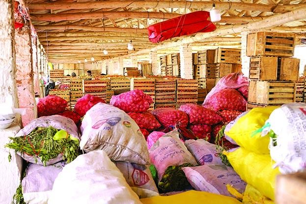 Alrededor de 2.000 comerciantes venden sus productos en el Mercado Integración del Sur, en Cochabamba. GABRIELA OLIVERA/