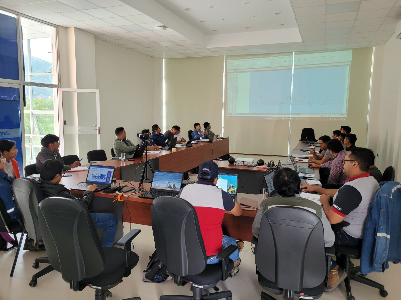 Ende especializa a su personal técnico en su escuela de mantenimiento