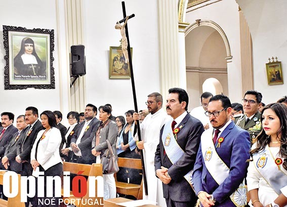 Autoridades participaron de la misa del Te Deum en la Catedral Metropolitana de Cochabamba. / NOÉ PORTUGAL