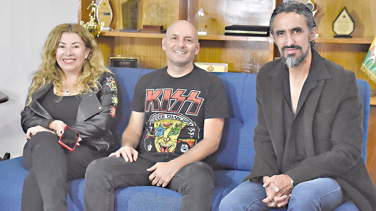 De izquierda a derecha: Claudia Gaensel, Gory Patiño y Alejandro Marañón./  DICO SOLÍS