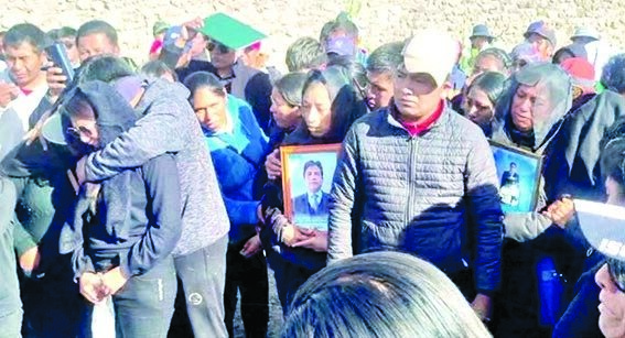 Despedida al profesor Richard Ayala, víctima de un crimen en Uyuni./ CANAL 48 HD